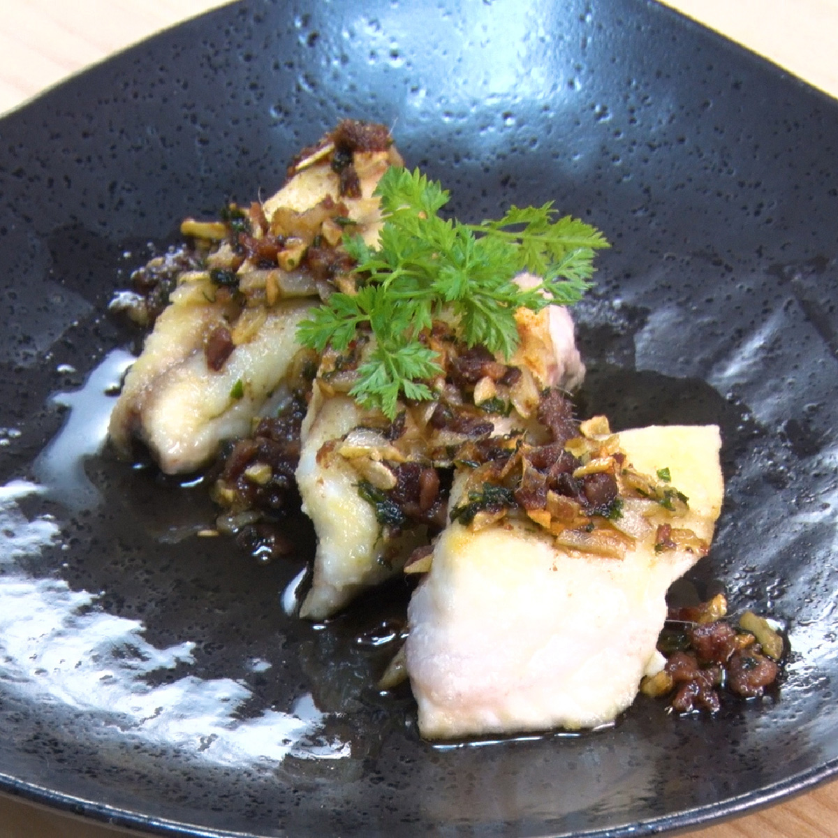 イサキのアンチョビソース