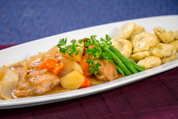 長州黒かしわのアドボー じゃがいものニョッキ添え