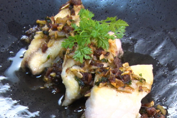 イサキのアンチョビソース